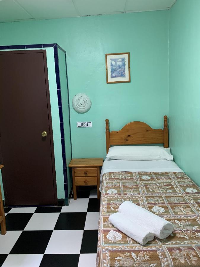 Pension Lisdos เซบีญา ภายนอก รูปภาพ