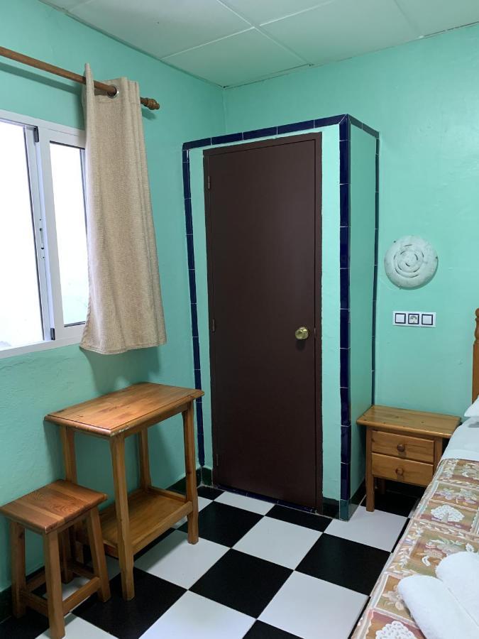 Pension Lisdos เซบีญา ภายนอก รูปภาพ
